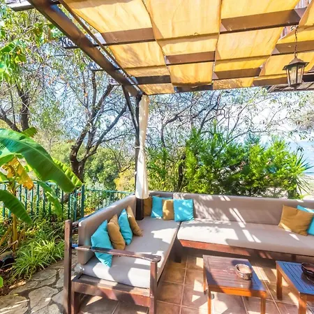 Villa Gebze Sleeps 9 Pool Air Con Wifi *